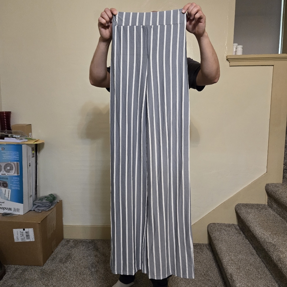 Brand new!! NWT women's Pretty Little Thing grey & white striped pants size 2 - Picture 4 of 4